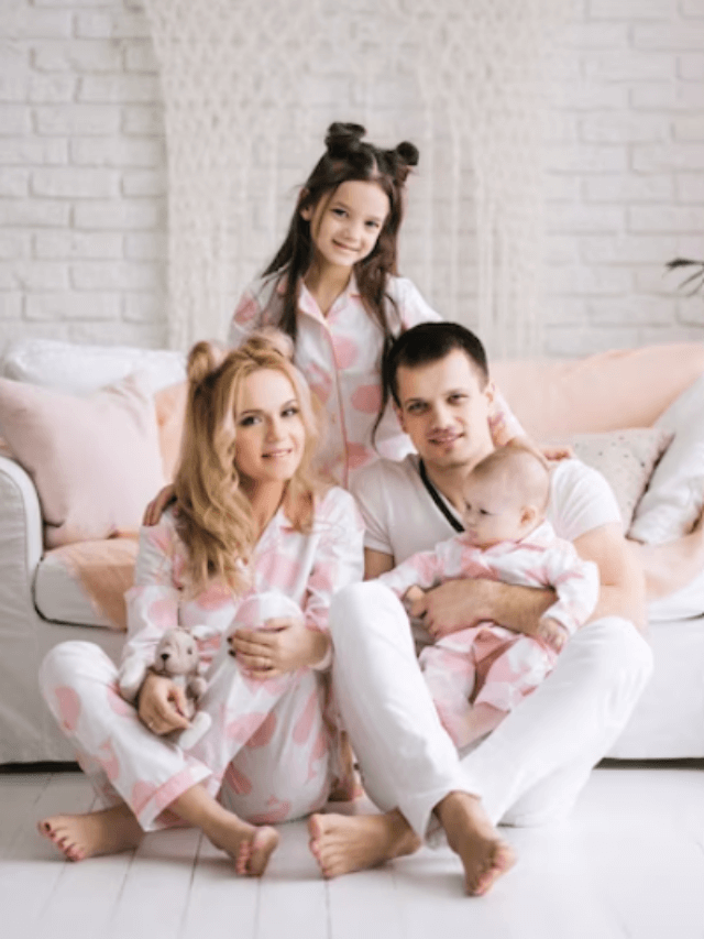 How to Pick Pajamas for a Family Matching Set